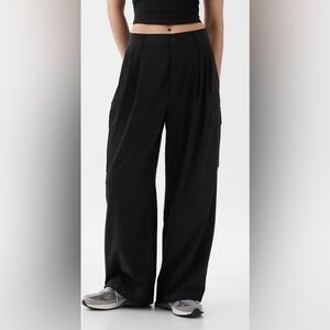 EUC GapFit High Rise Runaround Cargo
Joggers Black Size Small Petite